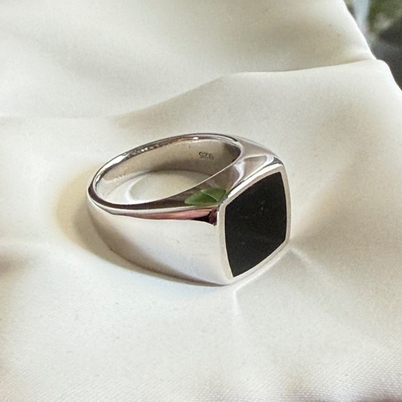 Michael Hill Sterling Silver Ring with Black Onyx 12 1/4 - Picture 1 of 4